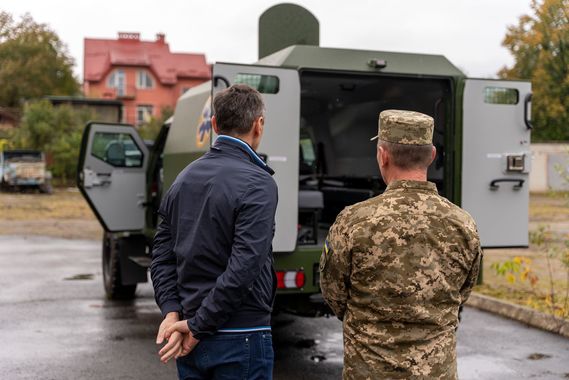 В Украину приехала уникальная бронированная "скорая" за 9,5 млн: как она выглядит